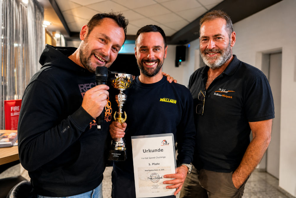 WM Racing mit Pokal und Urkunde für den Sieg bei der Herbst Speed Challenge 2025
